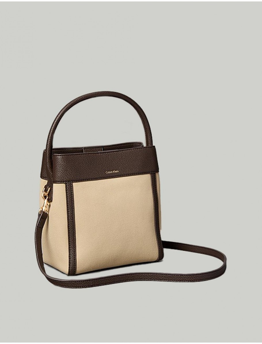 BOLSO CALVIN KLEIN CK CANVAS BUCKET WITH STRAP MARRoN