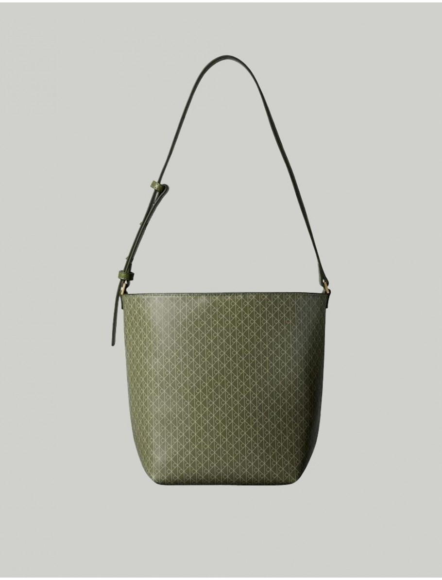 BOLSO CALVIN KLEIN EMBLEM AOP MEDIUM BUCKET VERDE