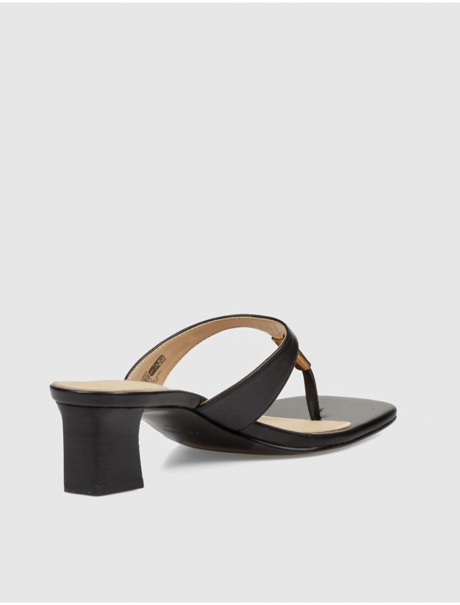 SANDALIA DE DEDO GUESS YAIZA NEGRO