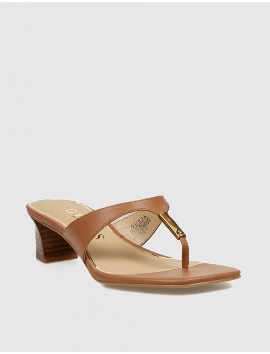 SANDALIA GUESS YAIZA MARRoN