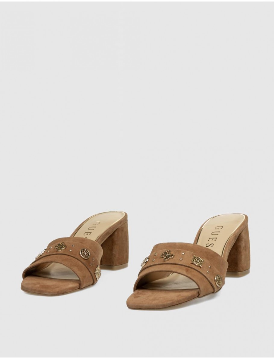SANDALIA GUESS GAURI2 MARRoN