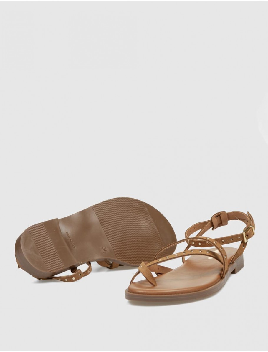 SANDALIA DE DEDO OBVIO NELIA CaMEL