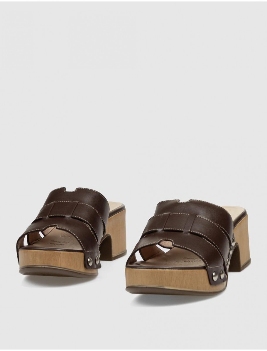 SANDALIA WONDERS D 8861 MARRoN