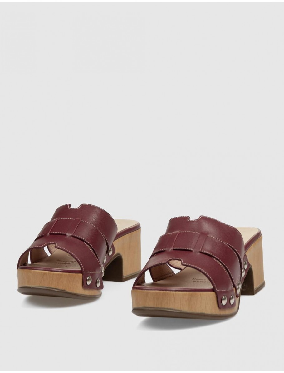 SANDALIA WONDERS D 8861 BURDEOS