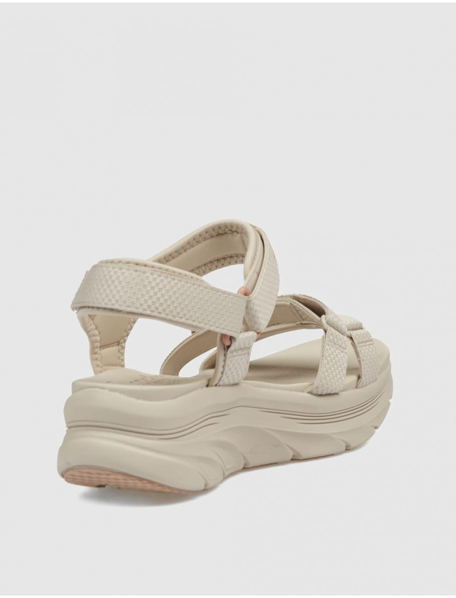 SANDALIA SKECHERS D LUX WALKER SANDAL TAUPE