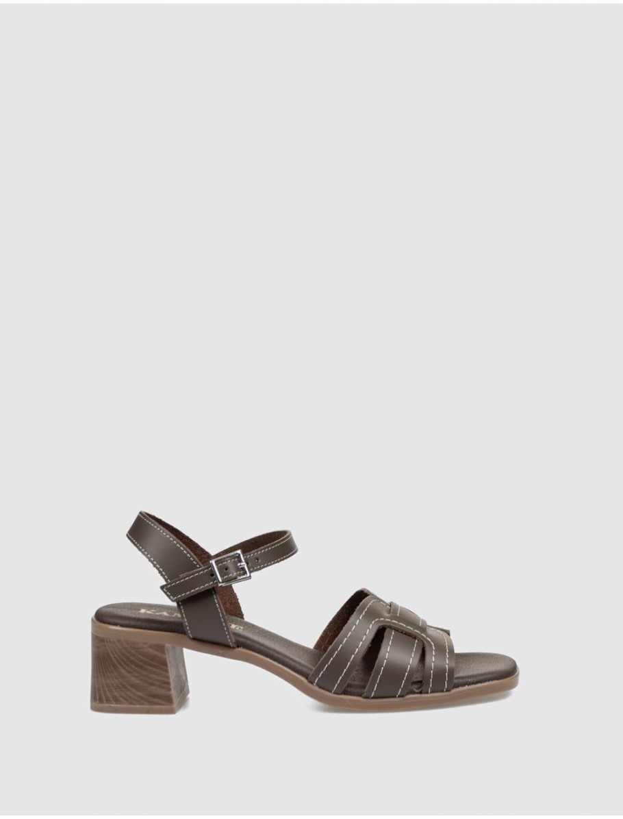 SANDALIA KAMOME FERRI MARRoN
