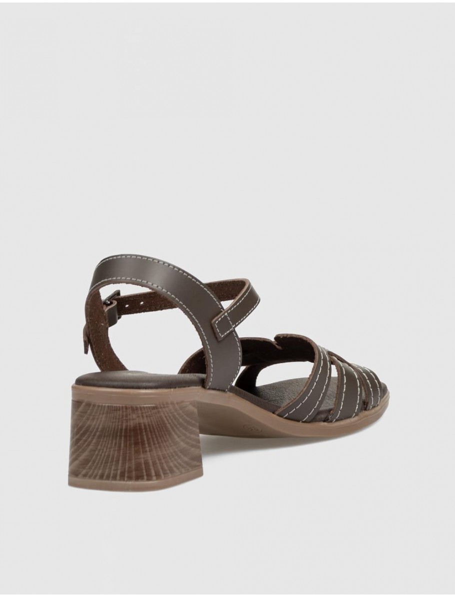 SANDALIA KAMOME FERRI MARRoN