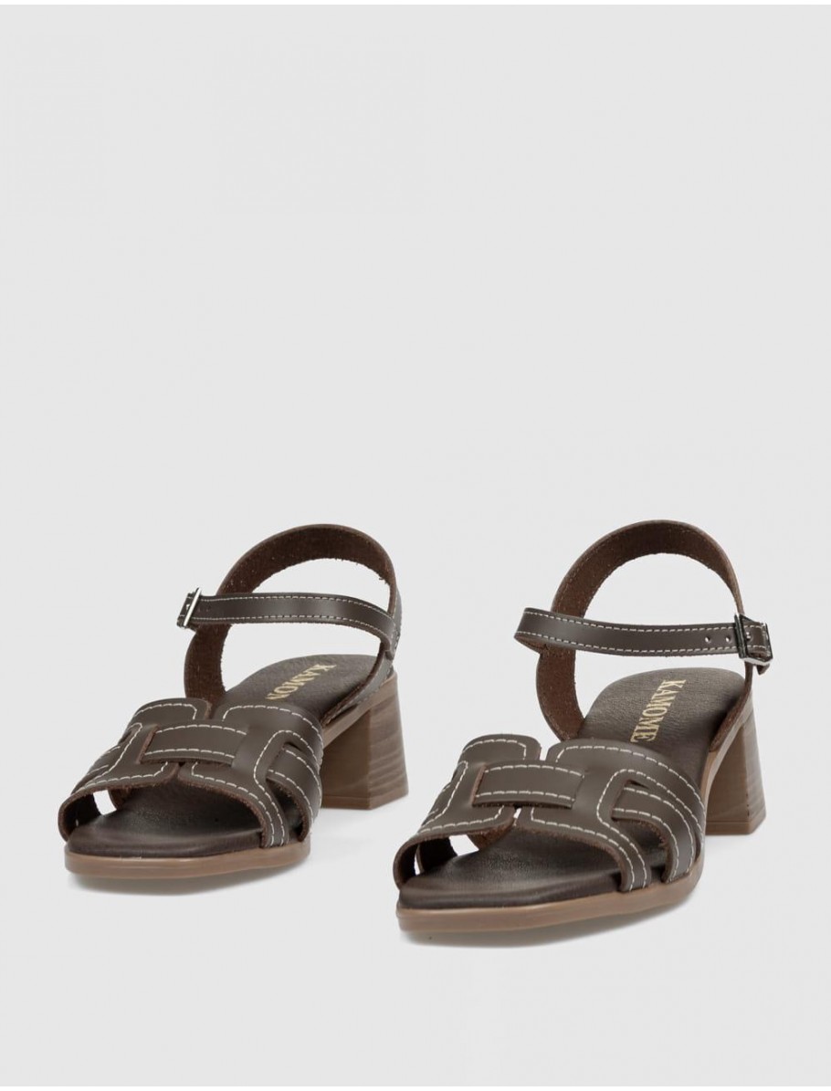 SANDALIA KAMOME FERRI MARRoN