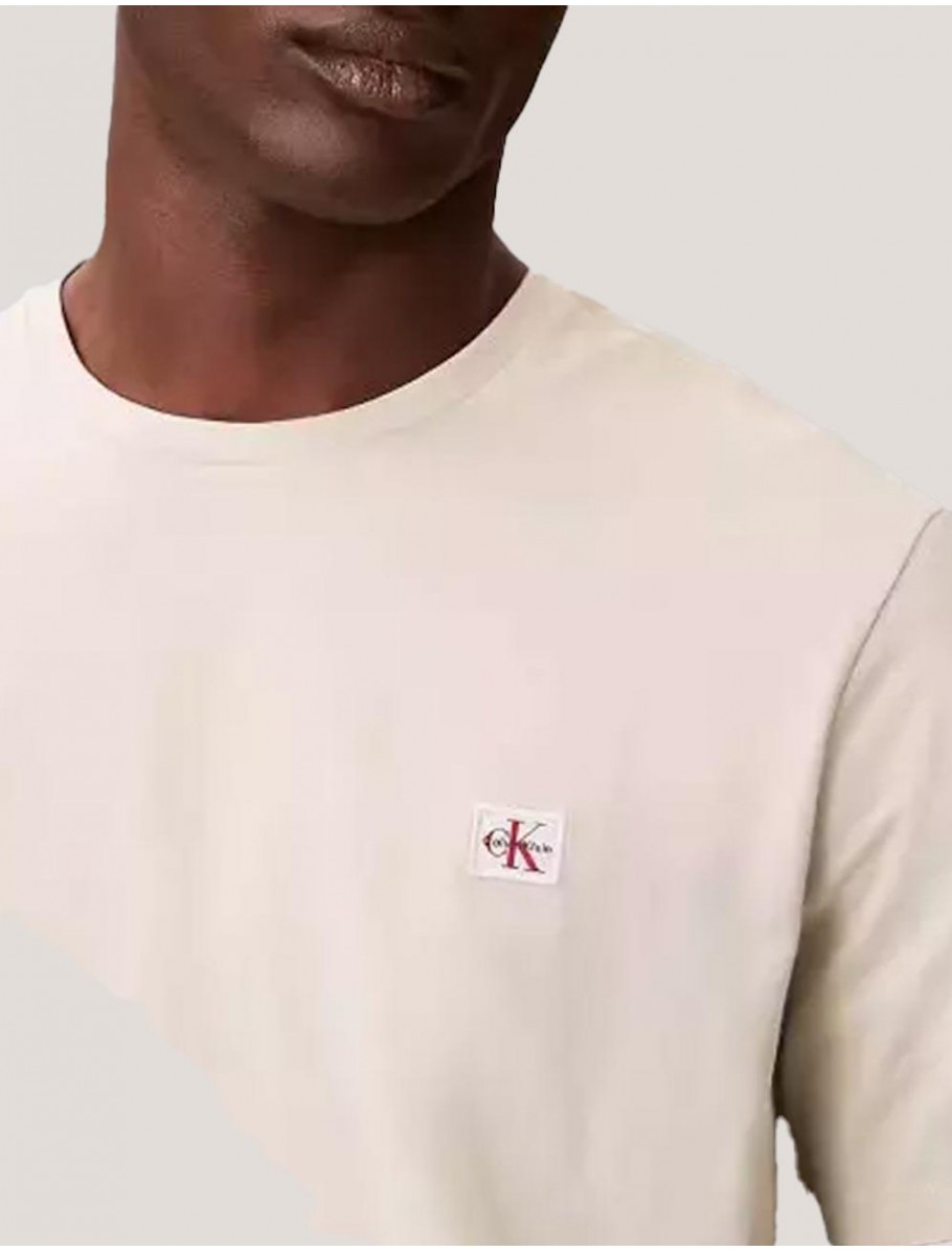 CAMISETA CALVIN KLEIN SS BADGE 30S JERSEY CLASSIC TEE BEIG