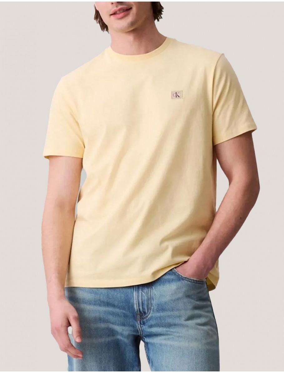 CAMISETA CALVIN KLEIN SS BADGE 30S JERSEY CLASSIC TEE AMARILLO