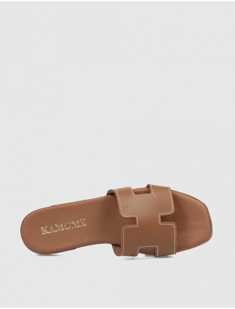 SANDALIA KAMOME ALAIA CUERO