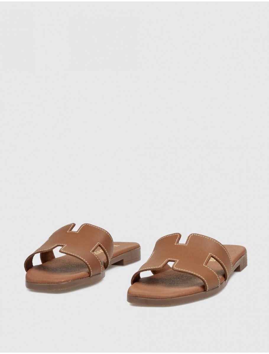 SANDALIA KAMOME ALAIA CUERO