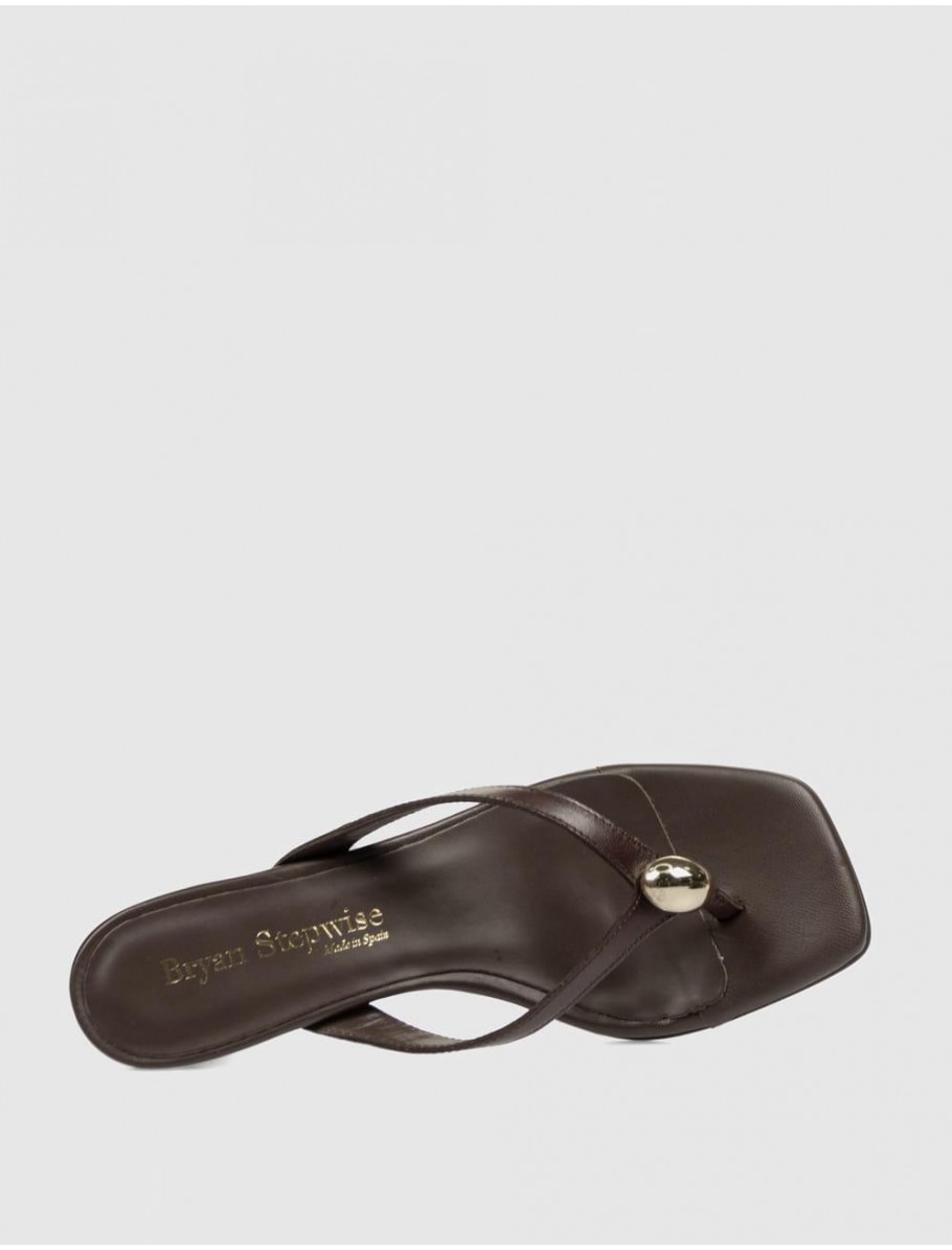 SANDALIA DE DEDO BRYAN 6614 MARRoN