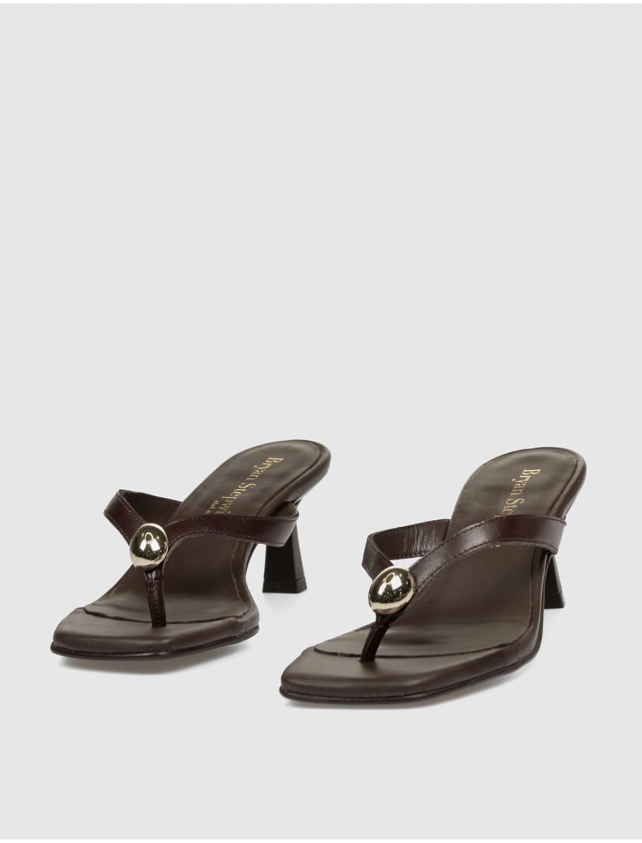 SANDALIA DE DEDO BRYAN 6614 MARRoN