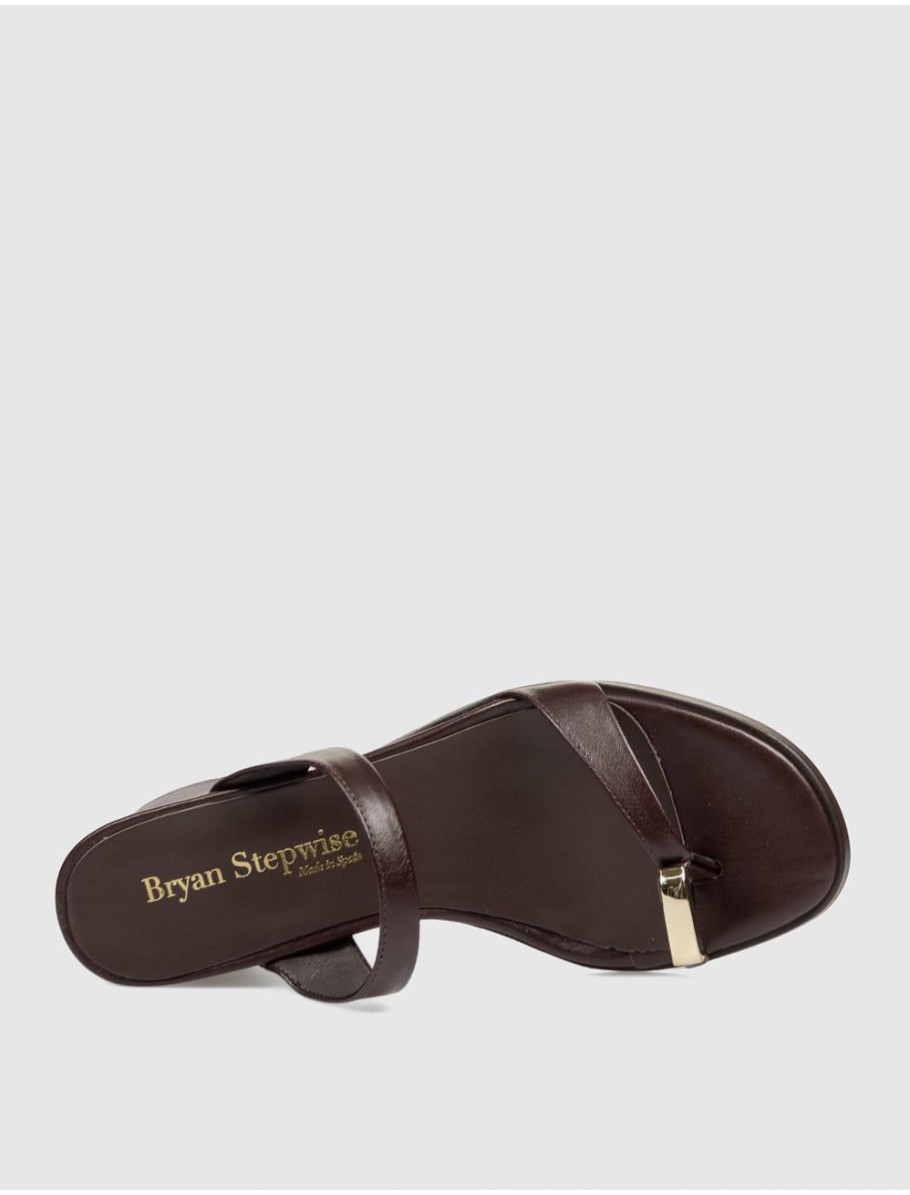 SANDALIA DE DEDO BRYAN STEPWISE 2617 MARRoN