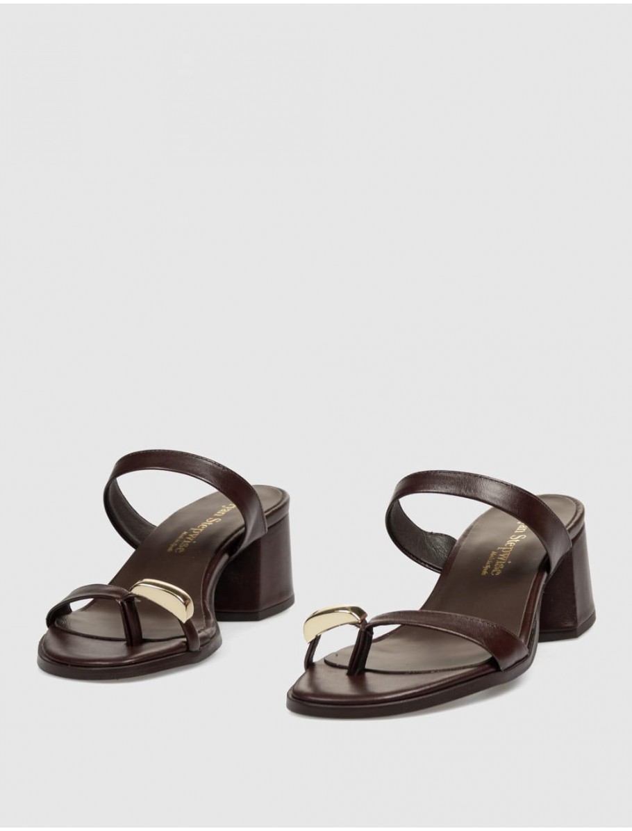 SANDALIA DE DEDO BRYAN STEPWISE 2617 MARRoN