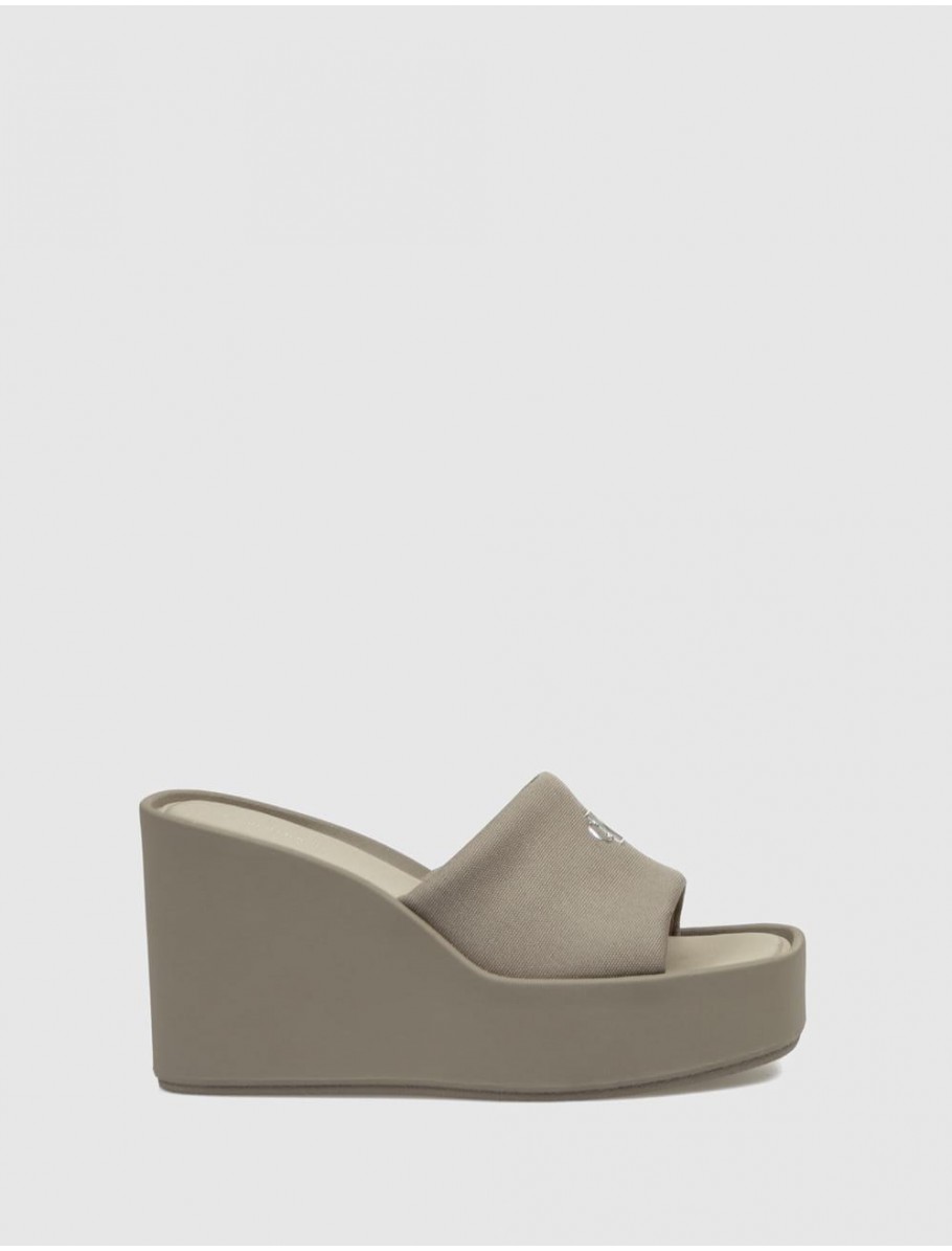 SANDALIA CALVIN KLEIN WEDGE 70 SNDL CANV MG TAUPE