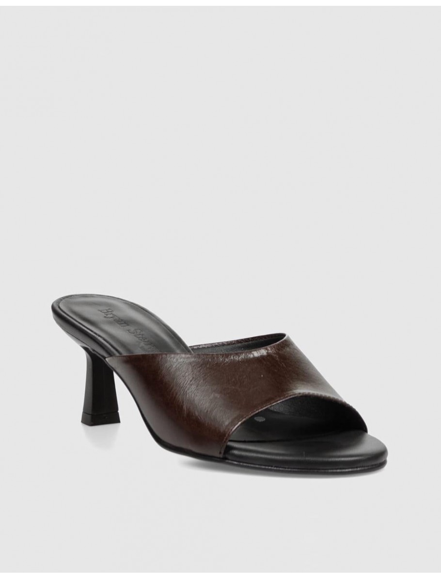 SANDALIA BRYAN STEPWISE 6616 RENATA MARRoN