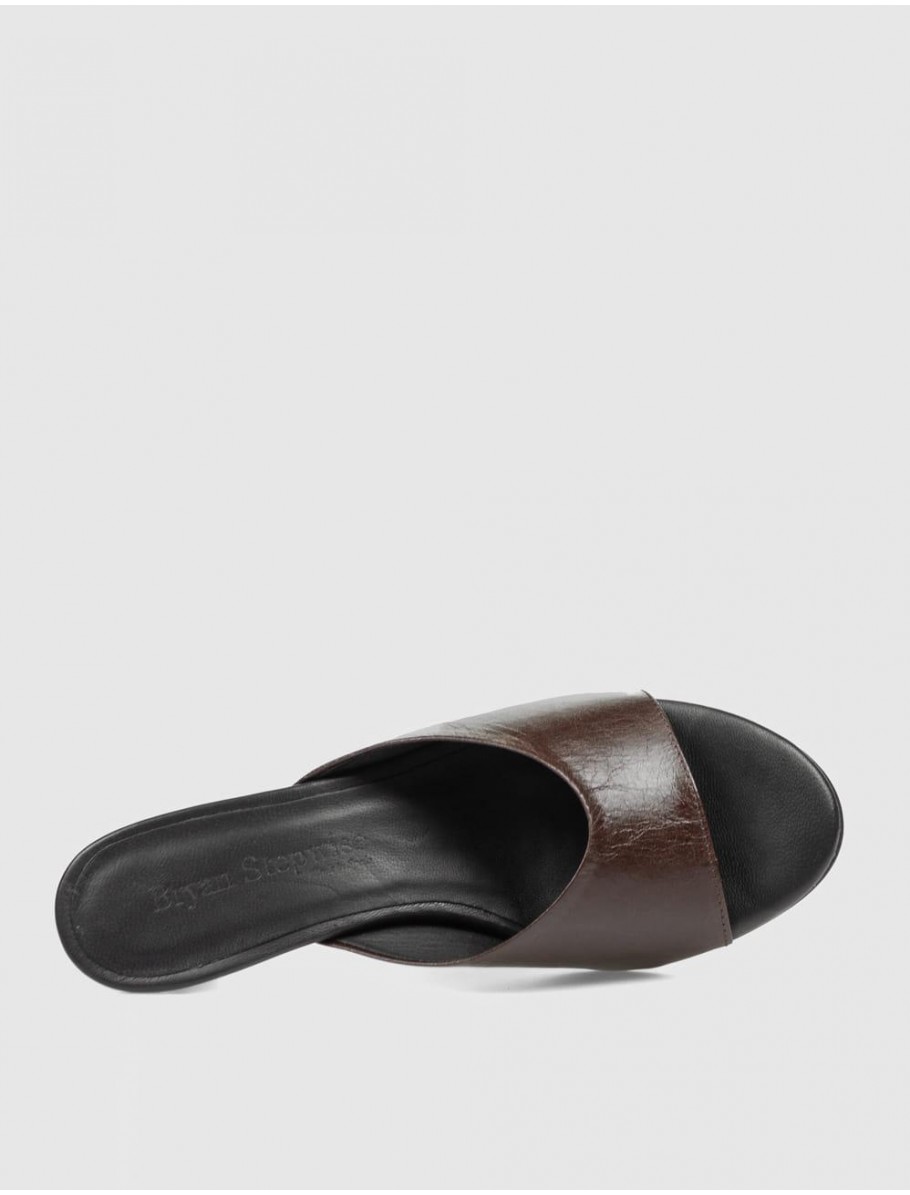 SANDALIA BRYAN STEPWISE 6616 RENATA MARRoN