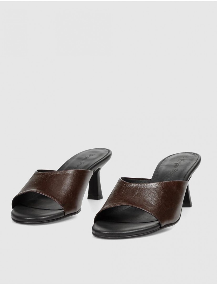 SANDALIA BRYAN STEPWISE 6616 RENATA MARRoN