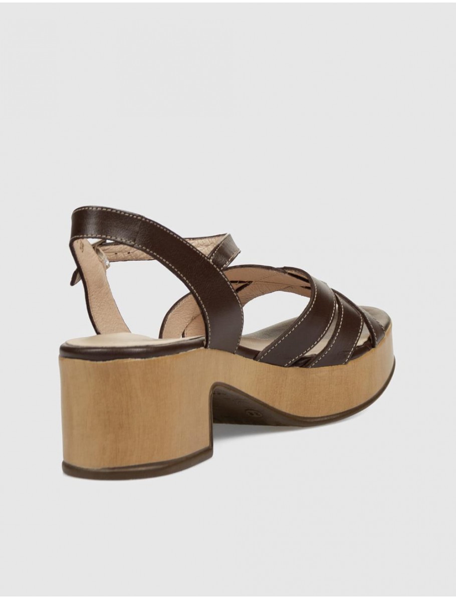SANDALIA WONDERS D 8860 MARRoN