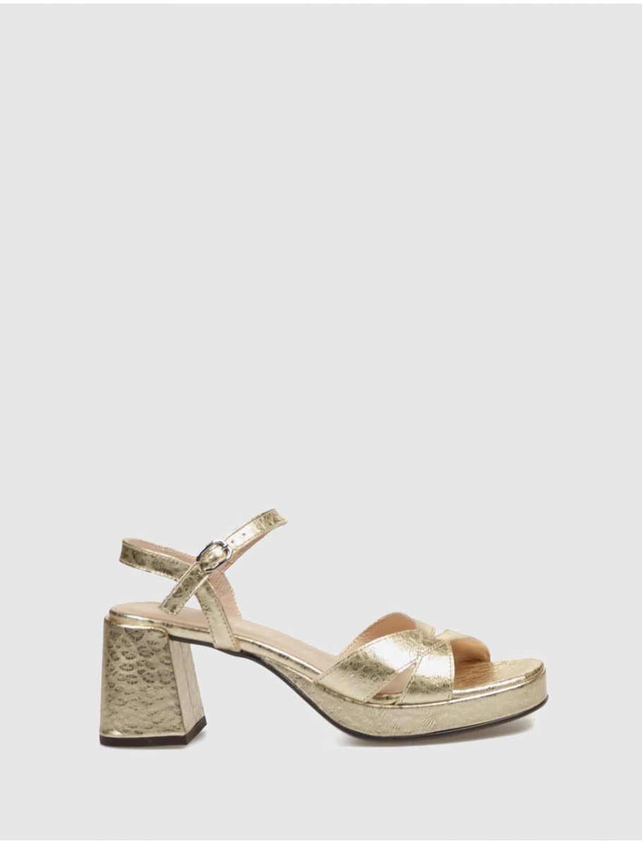 SANDALIA WONDERS G 6820 PLATINO