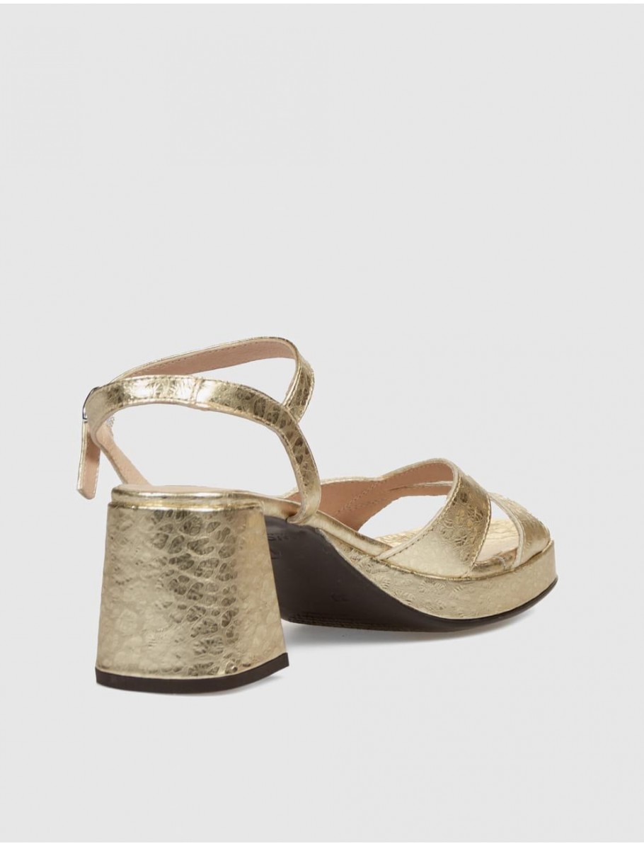SANDALIA WONDERS G 6820 PLATINO