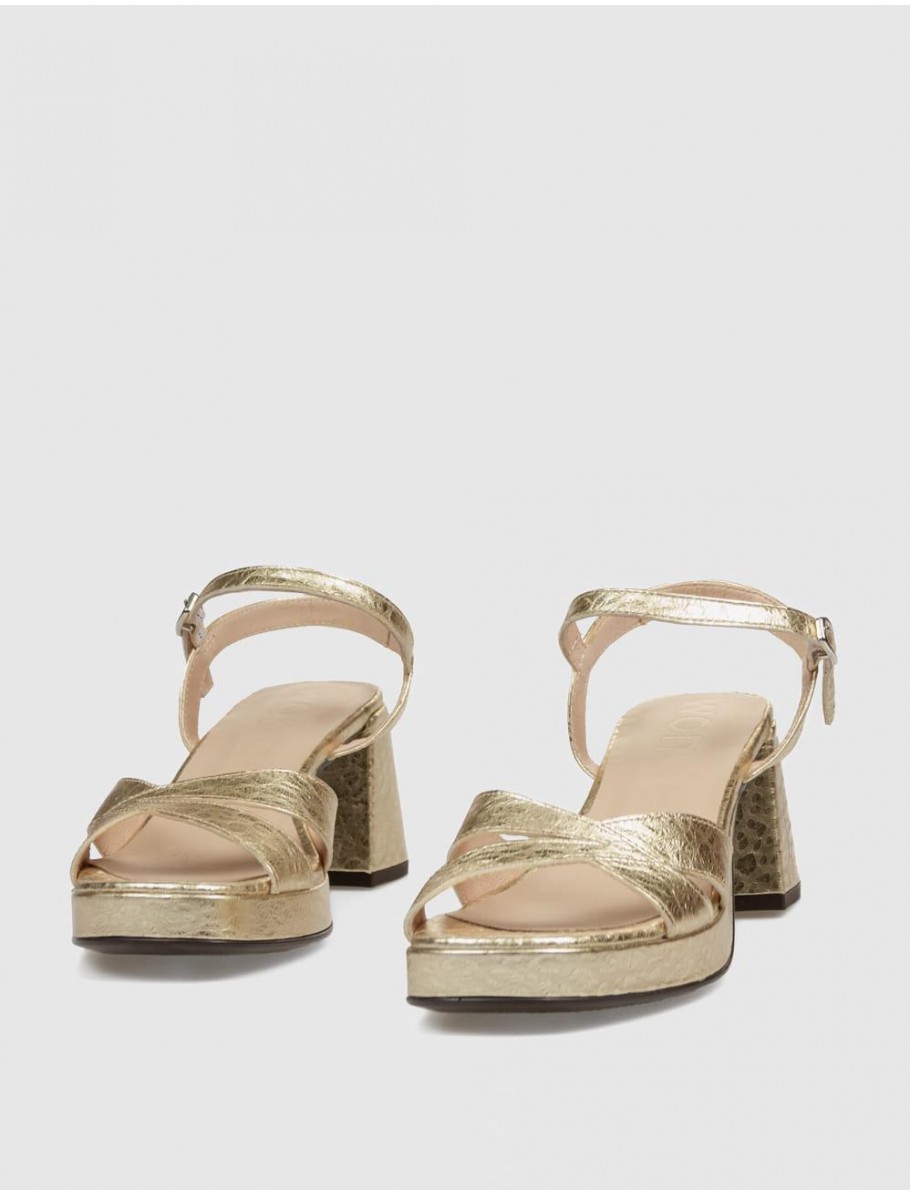 SANDALIA WONDERS G 6820 PLATINO