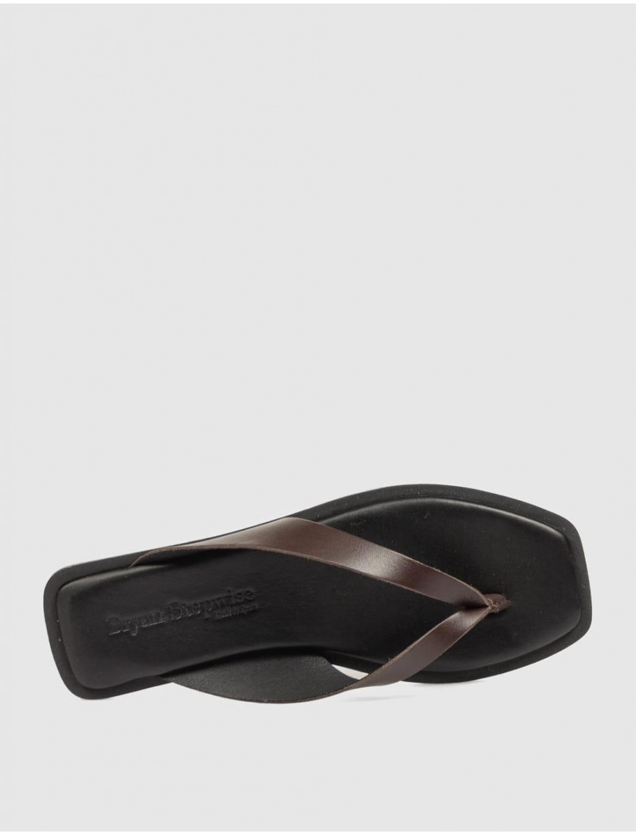 SANDALIA DE DEDO BRYAN 7308 MARRoN