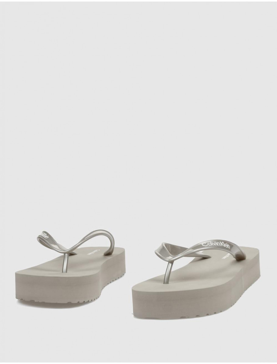 CHANCLA CALVIN KLEIN FLATFORM FLIP FLOP MET TAUPE