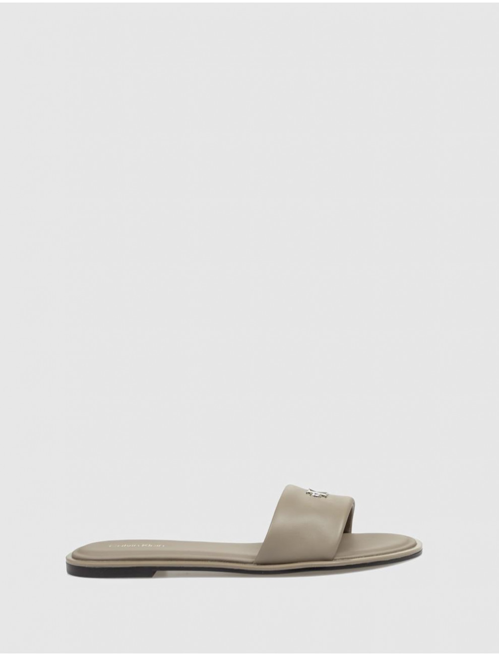 SANDALIA CALVIN KLEIN ROUND FLAT SNDL LTH BAR HW 2 TAUPE