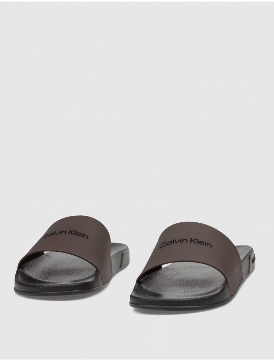 CHANCLA CALVIN KLEIN ESS SLIDE MONOBRAND CV BURDEOS