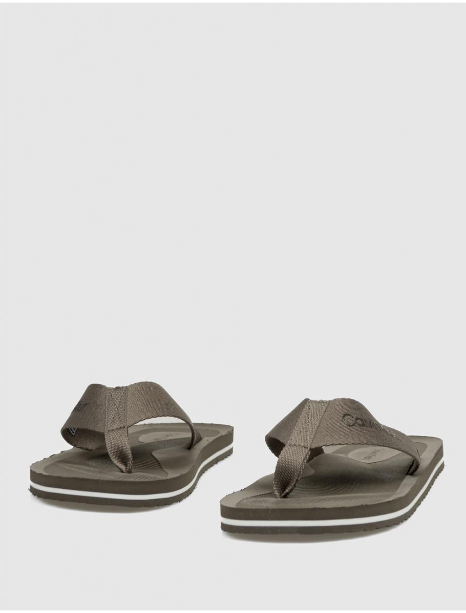 CHANCLA CALVIN KLEIN CITY THONG SLIDE MARRoN
