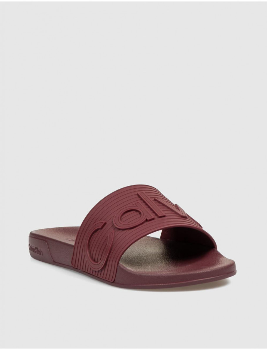CHANCLA CALVIN KLEIN ESS SLIDE TEXTURE BURDEOS