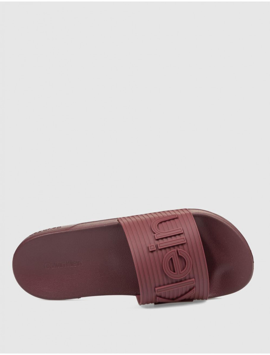 CHANCLA CALVIN KLEIN ESS SLIDE TEXTURE BURDEOS