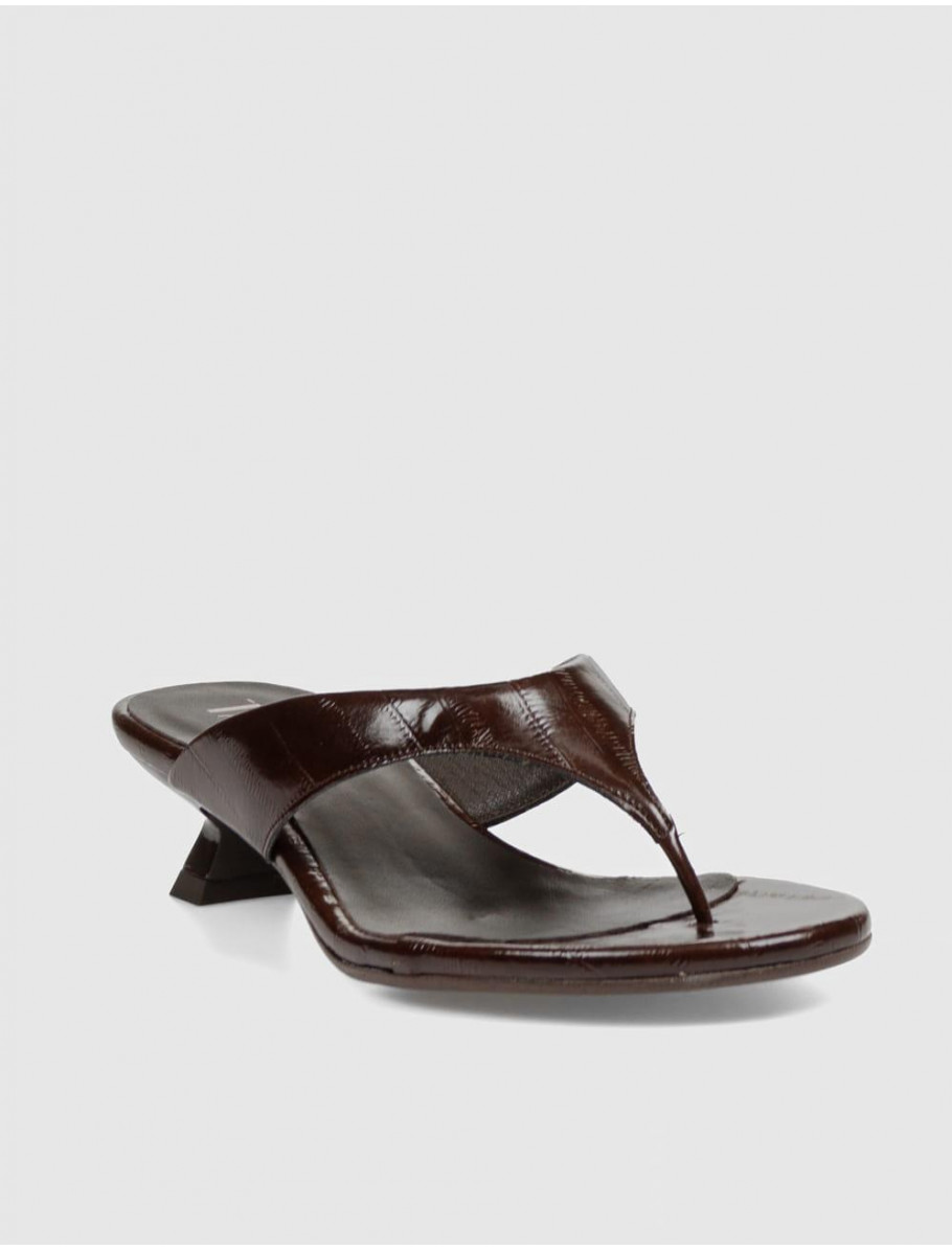 SANDALIA DE DEDO TAMBI MINIMAL MARRoN