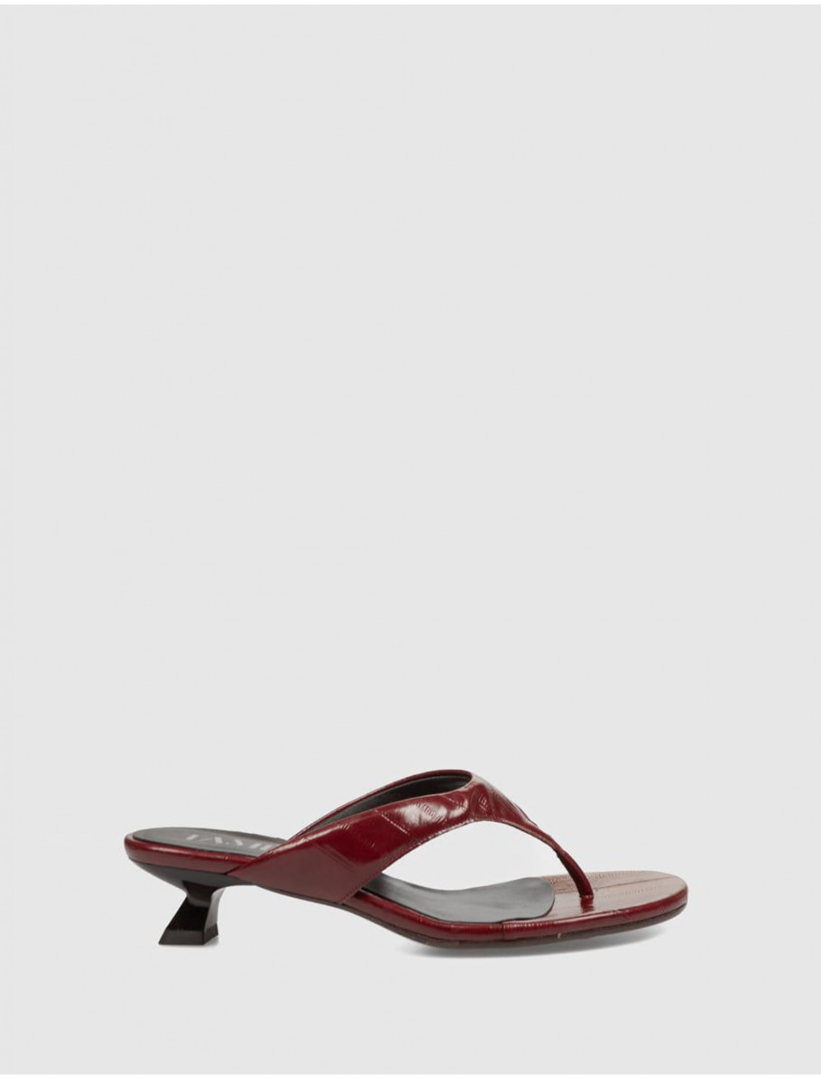 SANDALIA DE DEDO TAMBI MINIMAL ROJO