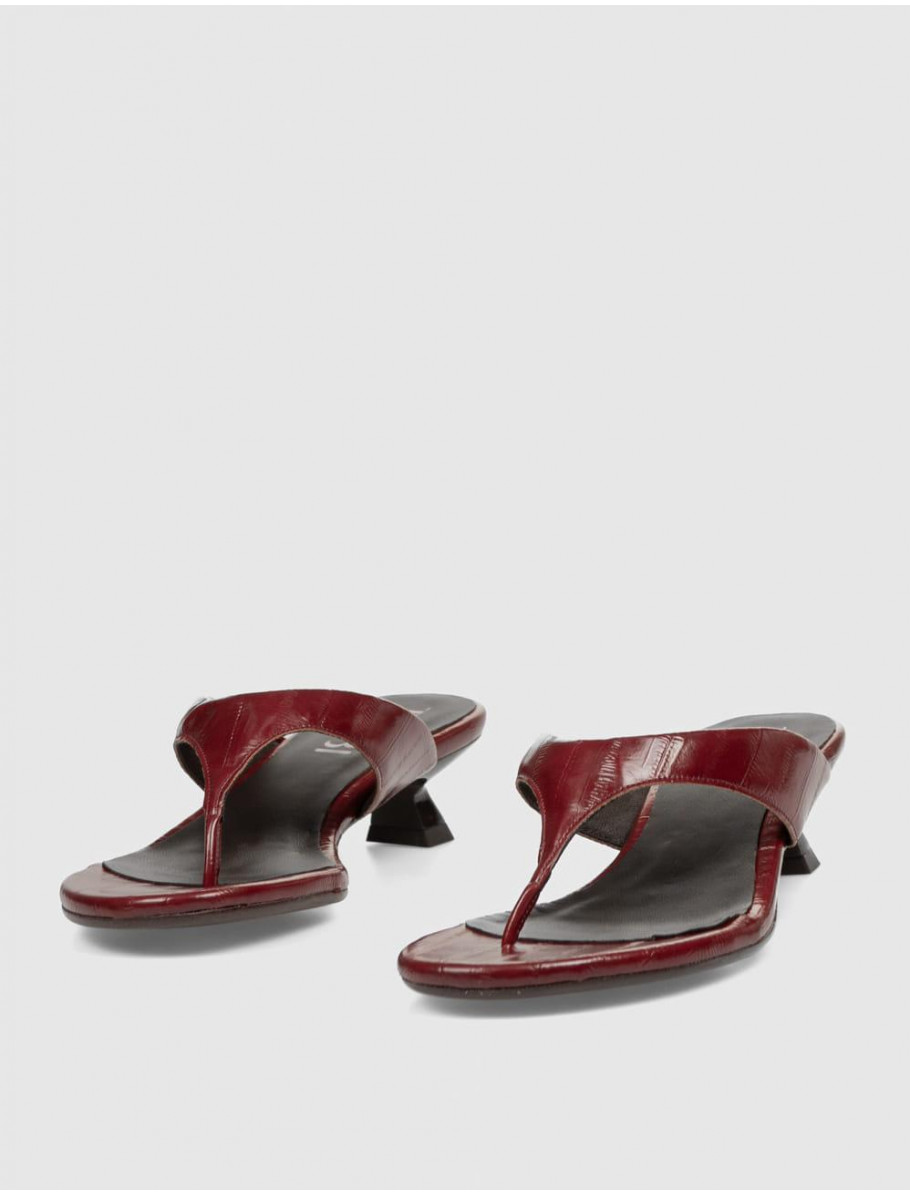 SANDALIA DE DEDO TAMBI MINIMAL ROJO
