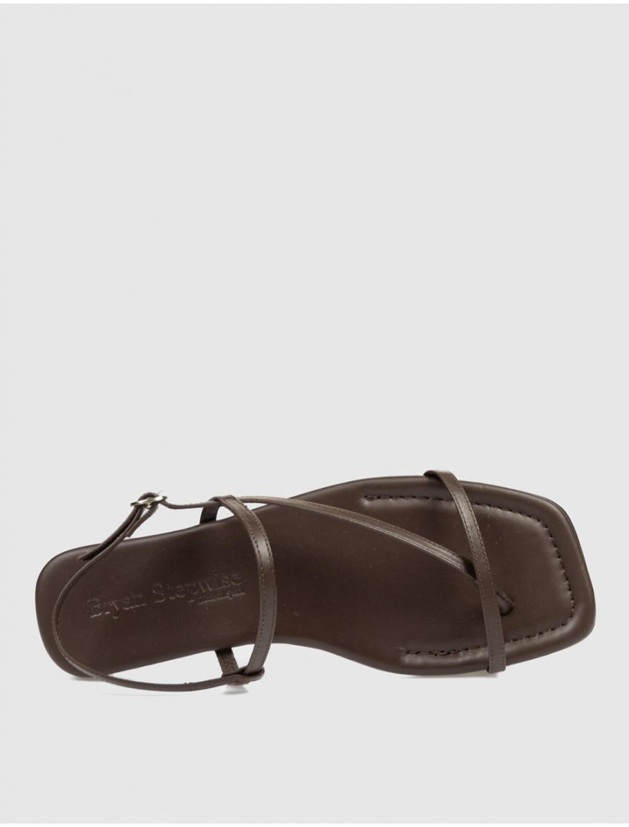 SANDALIA DE DEDO BRYAN 4629 MARRoN