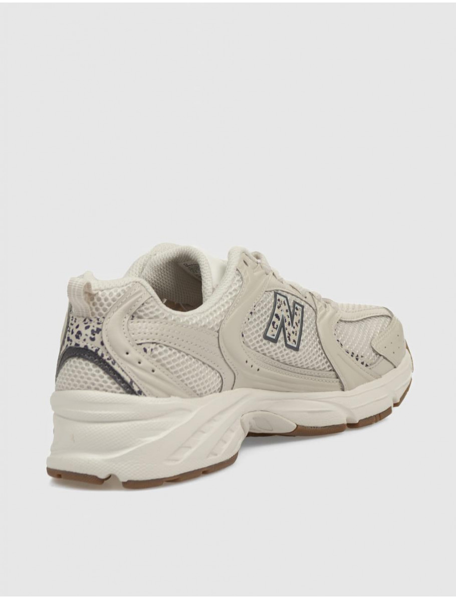 ZAPATILLA NEW BALANCE MR530 BEIG