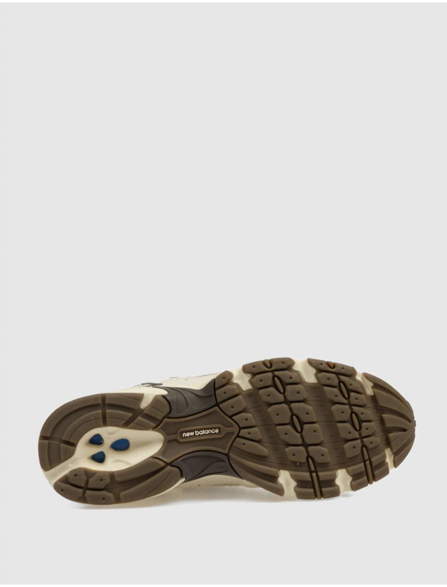 ZAPATILLA NEW BALANCE MR530 BEIG MARRoN