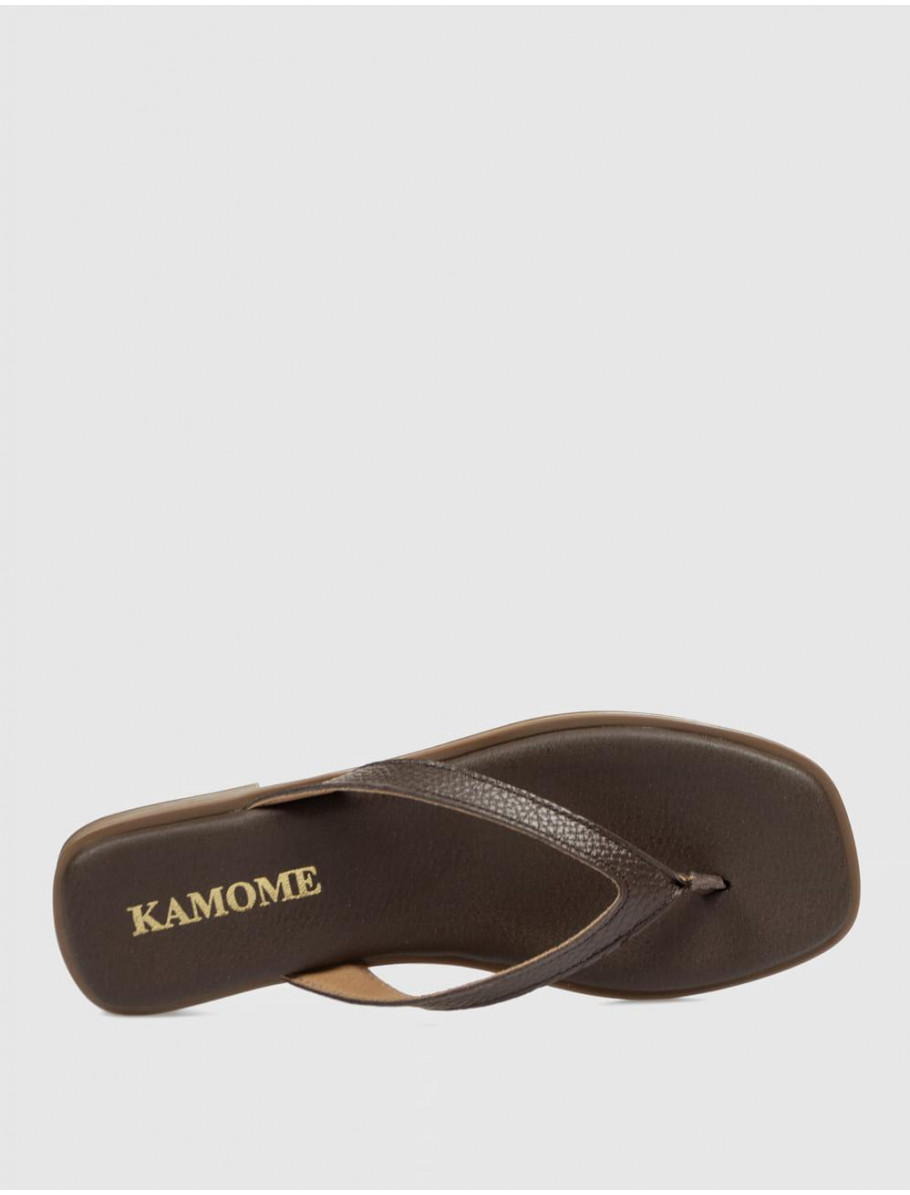 SANDALIA DE DEDO KAMOME NIJA MARRoN
