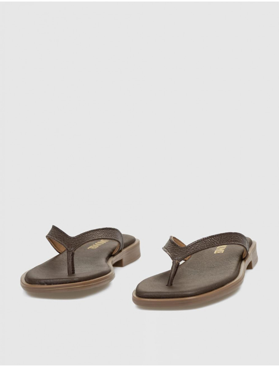 SANDALIA DE DEDO KAMOME NIJA MARRoN