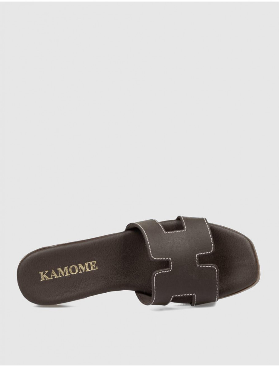 SANDALIA KAMOME ALAIA MARRoN