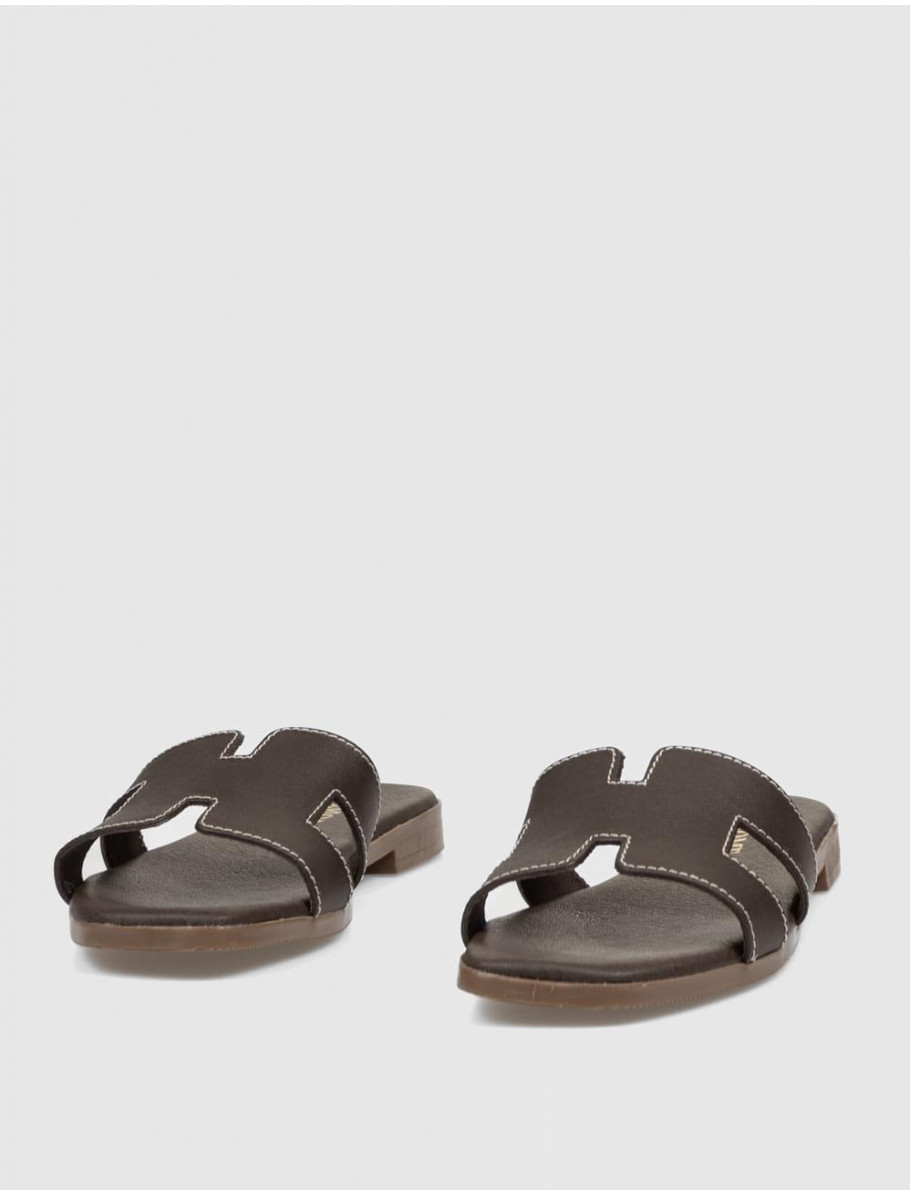 SANDALIA KAMOME ALAIA MARRoN