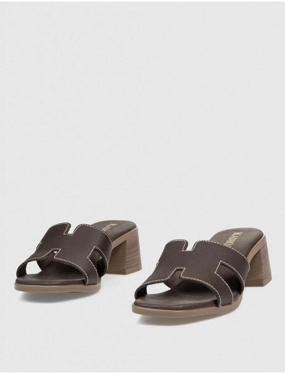SANDALIA KAMOME INDA MARRoN