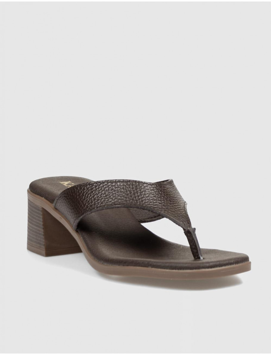 SANDALIA DE DEDO KAMOME BAKI MARRoN