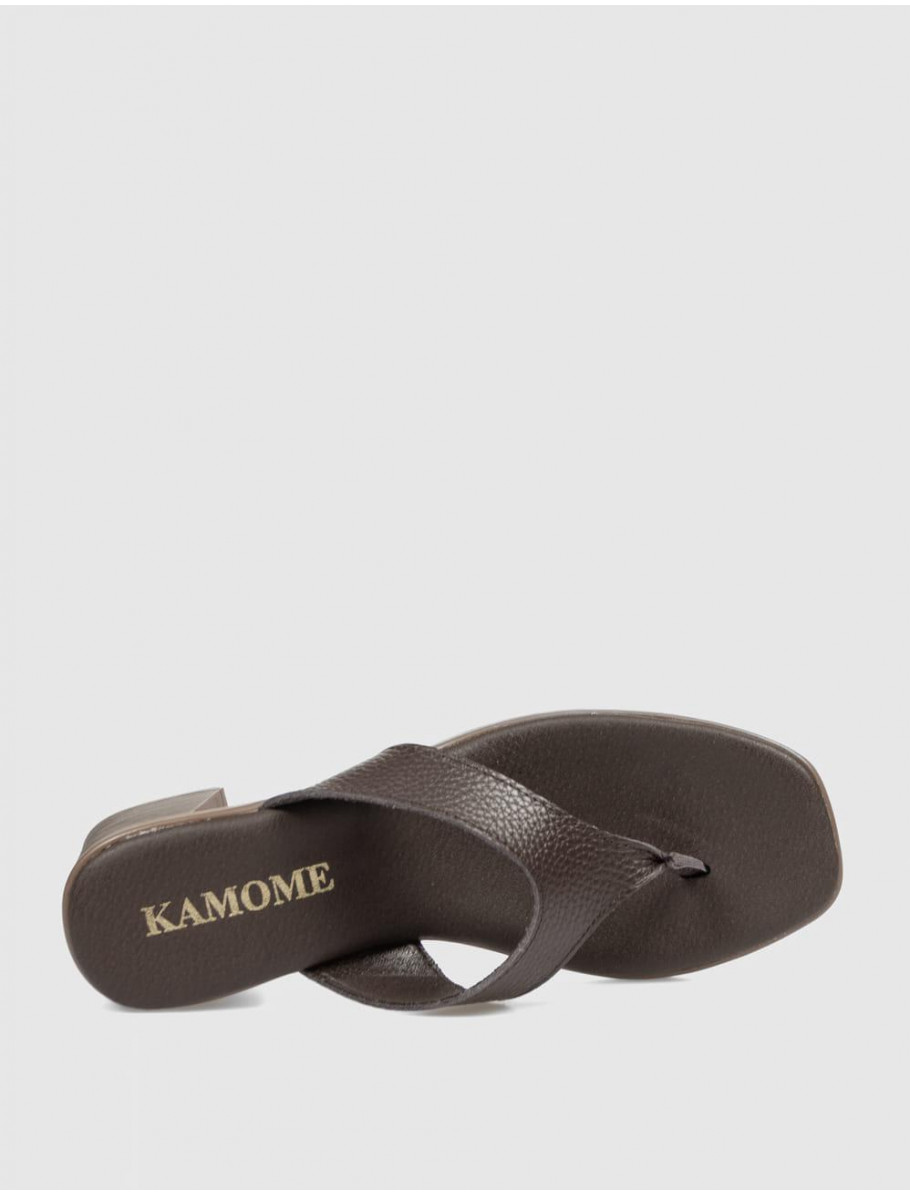 SANDALIA DE DEDO KAMOME BAKI MARRoN