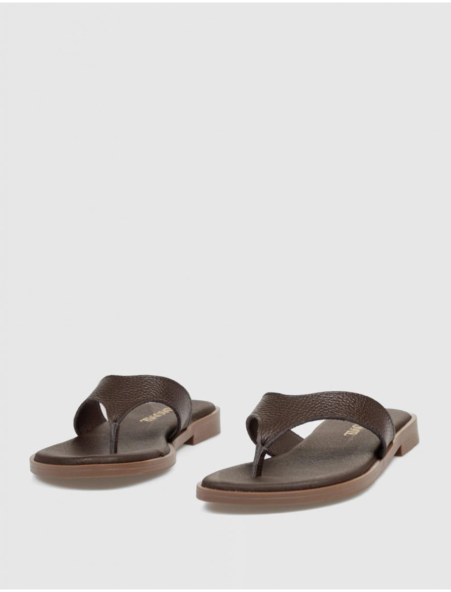 SANDALIA DE DEDO KAMOME BOADA MARRoN