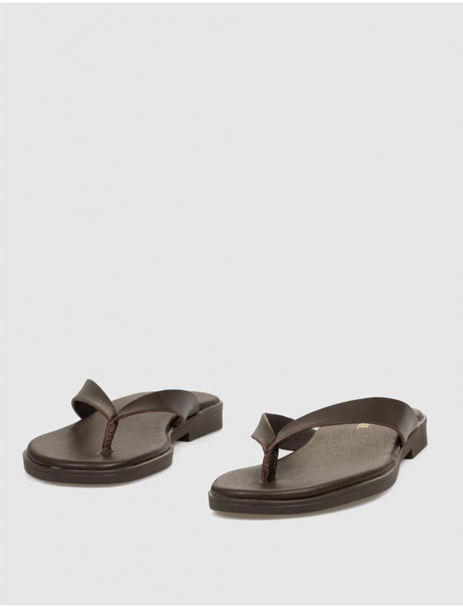 SANDALIA DE DEDO KAMOME ENDY MARRoN